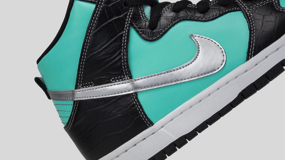 With their first collaboration set in 2005 with the Dunk Low, Diamond Supply Co….