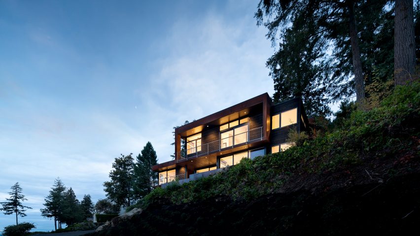 House on the Cove blends with coastal Washington setting